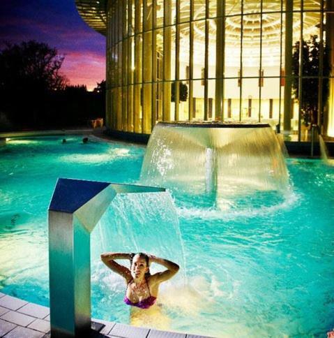 Aux Pieds Des Thermes Spa Ngoại thất bức ảnh